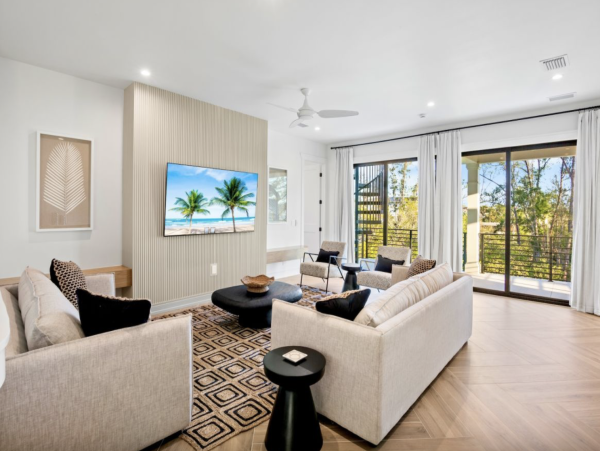 Custom Luxury Home 7 minute walk to beach and South Village
